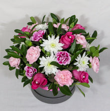 Load image into Gallery viewer, Seasonal Floral Hat Box